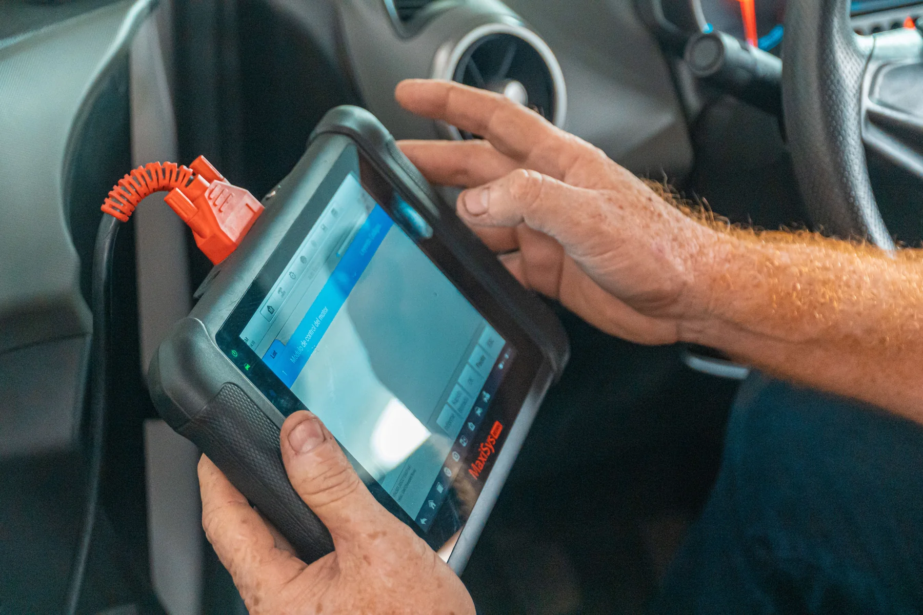 Equipo de diagnóstico automotriz